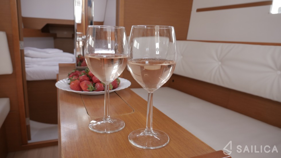 Sun Odyssey 349 - Yacht Charter Sailica