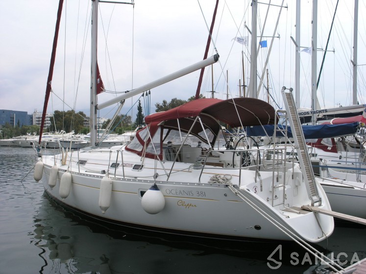 Oceanis 38.1 - Yacht Charter Sailica