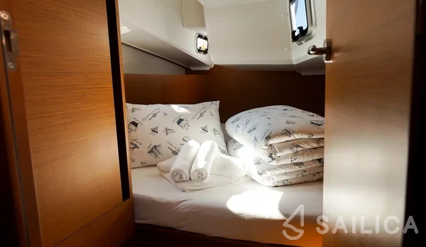 Sun Odyssey 410 - Yacht Charter Sailica