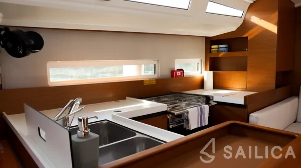 Sun Odyssey 410 - Yacht Charter Sailica