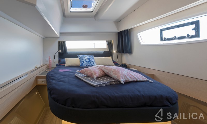 Astréa 42 - Yacht Charter Sailica