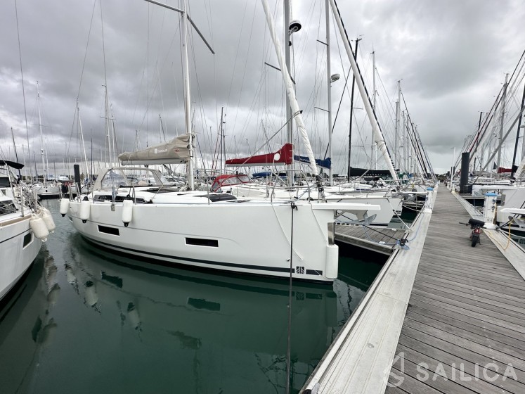 Dufour 390 - Yacht Charter Sailica
