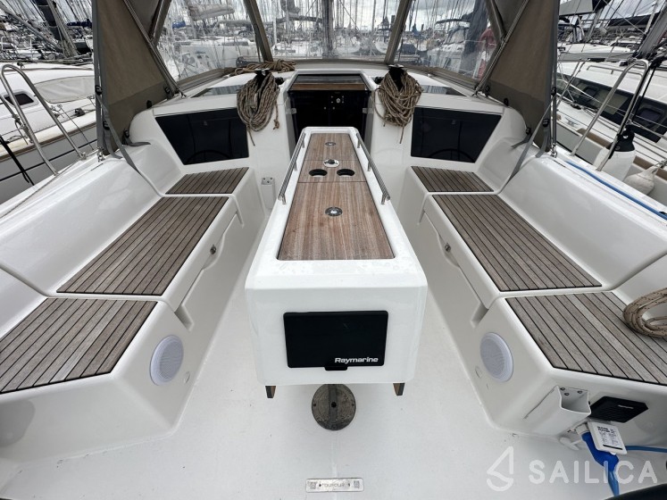 Dufour 390 - Yacht Charter Sailica