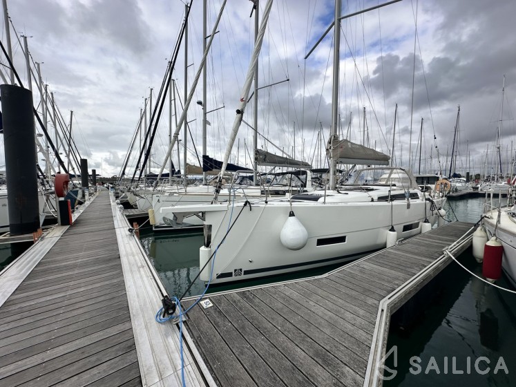 Dufour 390 - Yacht Charter Sailica