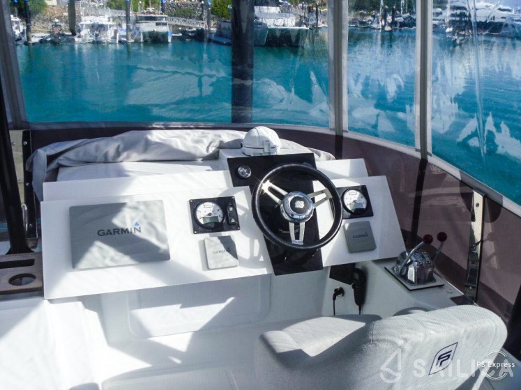 MY 37 - Yacht Charter Sailica
