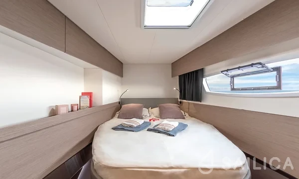 Elba 45 ELECTRIC - 4 + 2 cab. - Yacht Charter Sailica