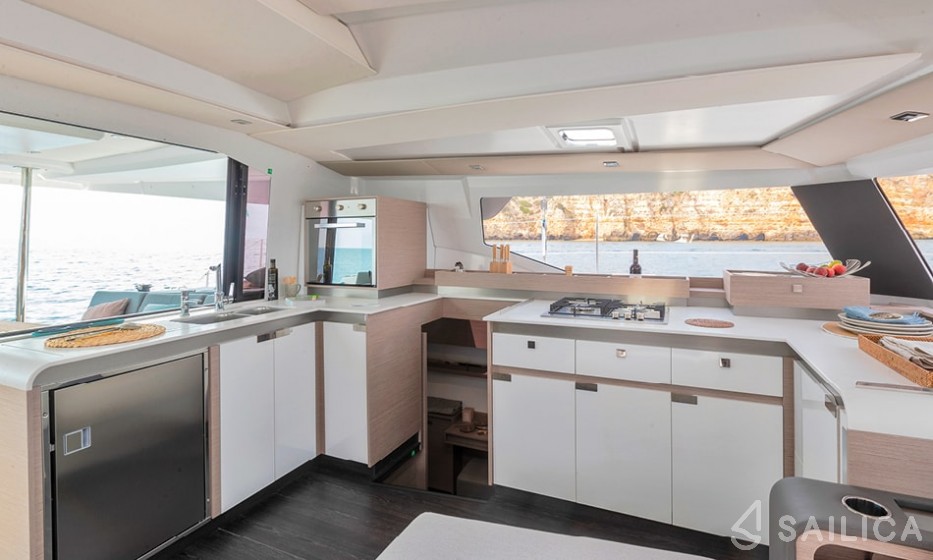 Elba 45 ELECTRIC - 4 + 2 cab. - Yacht Charter Sailica