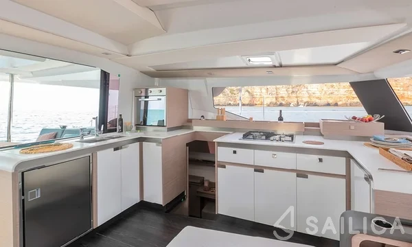 Elba 45 ELECTRIC - 4 + 2 cab. - Yacht Charter Sailica