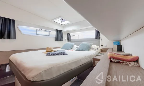 Elba 45 ELECTRIC - 4 + 2 cab. - Yacht Charter Sailica
