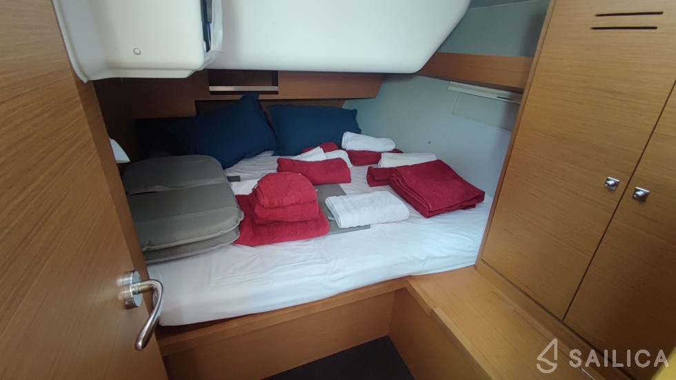 Dufour 430 Grand Large - Yacht Charter Sailica