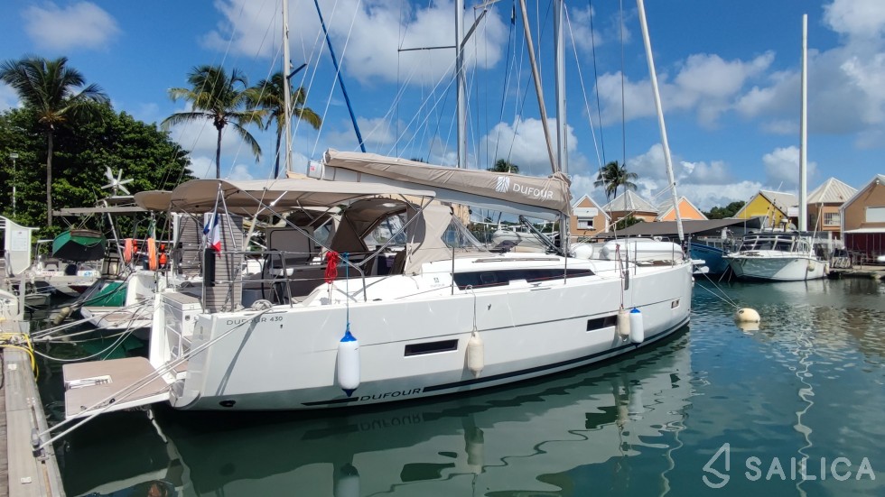 Dufour 430 Grand Large - Yacht Charter Sailica