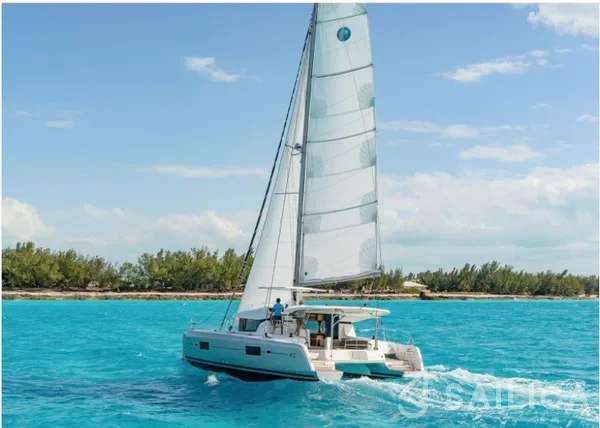 Lagoon 42 - Yacht Charter Sailica