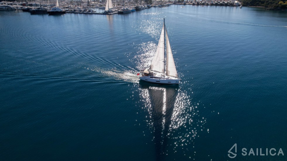 Dufour 390 - Yacht Charter Sailica