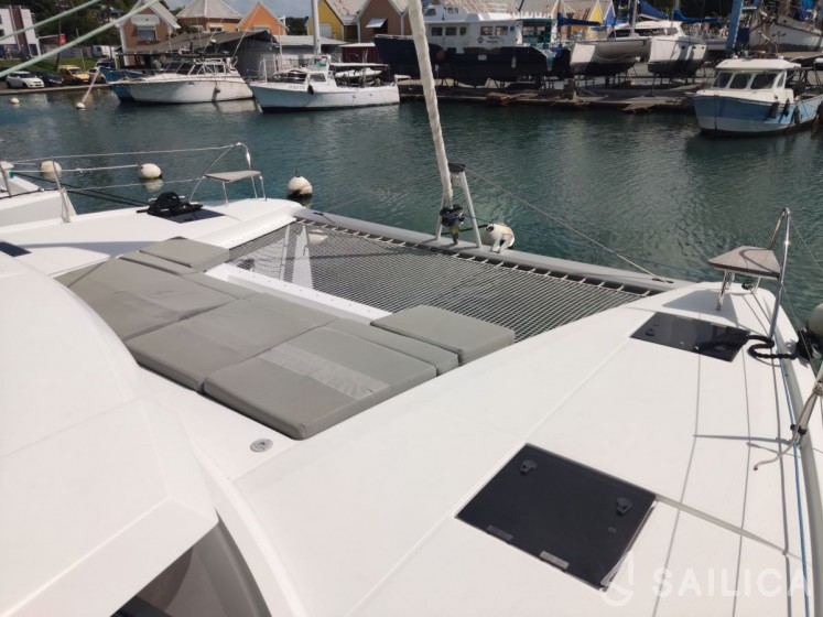 Astréa 42 - Yacht Charter Sailica