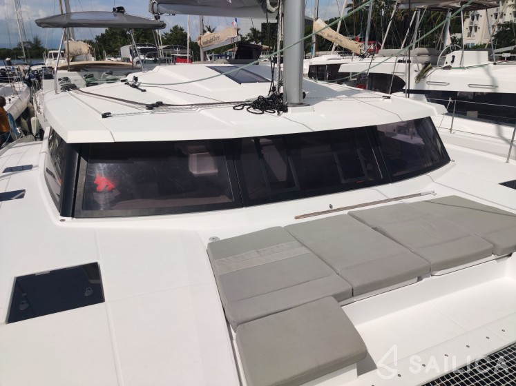 Astréa 42 - Yacht Charter Sailica