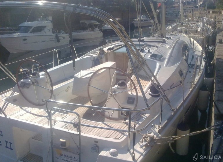 Oceanis 40 - Yacht Charter Sailica