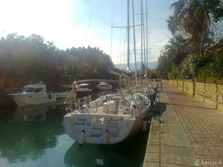 Oceanis 40 - Yacht Charter Sailica