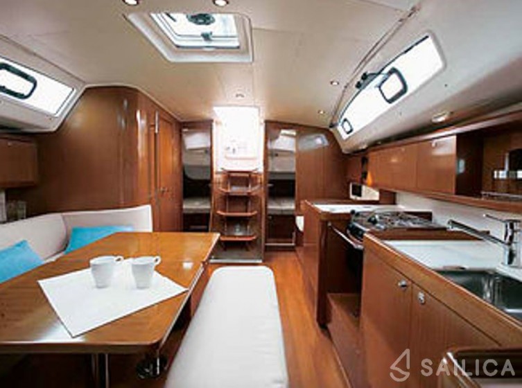 Oceanis 40 - Yacht Charter Sailica