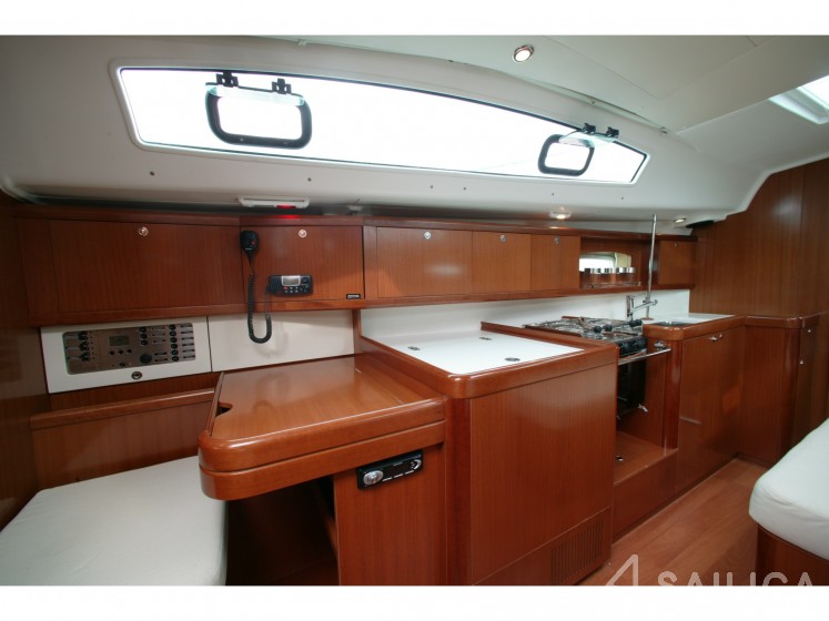 Oceanis 40 - Yacht Charter Sailica