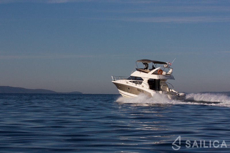Prestige 440 - Yacht Charter Sailica