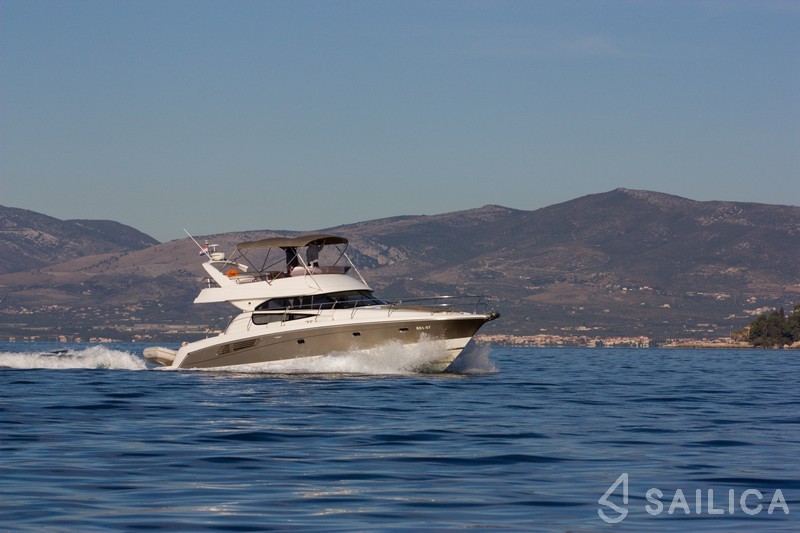 Prestige 440 - Yacht Charter Sailica