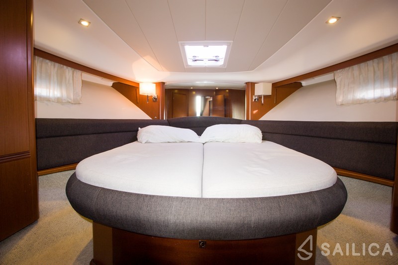Prestige 440 - Yacht Charter Sailica