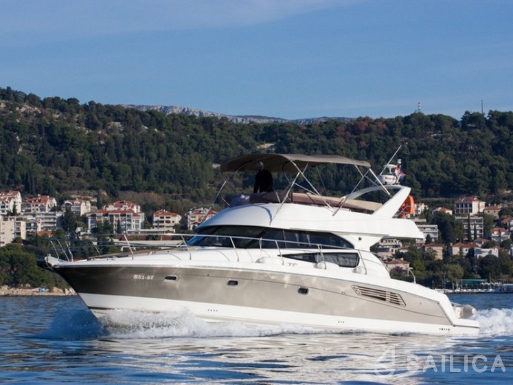 Prestige 440 - Yacht Charter Sailica