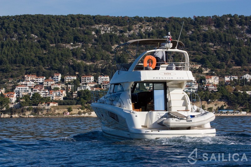 Prestige 440 - Yacht Charter Sailica