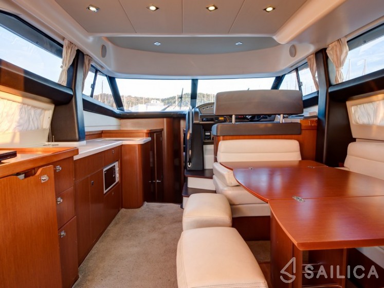 Prestige 440 - Yacht Charter Sailica