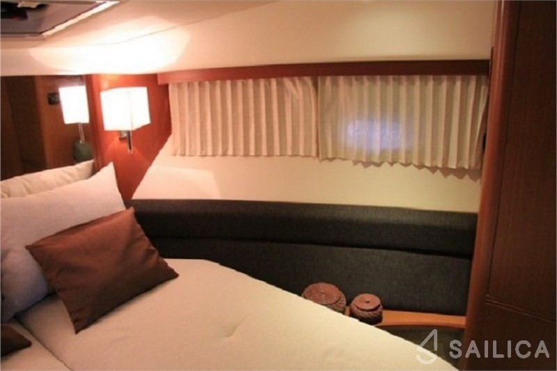 Prestige 440 - Yacht Charter Sailica