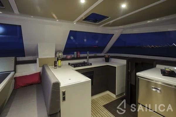 Nautitech 40 open NEW - 4 + 2 cab. - Yacht Charter Sailica
