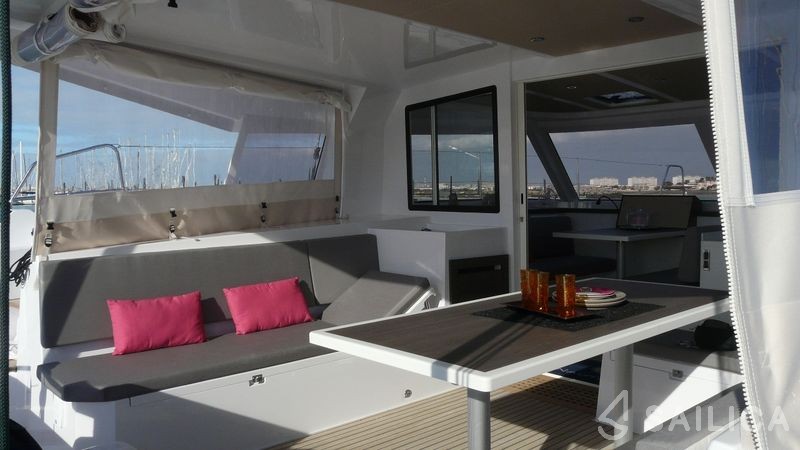 Nautitech 40 open NEW - 4 + 2 cab. - Yacht Charter Sailica