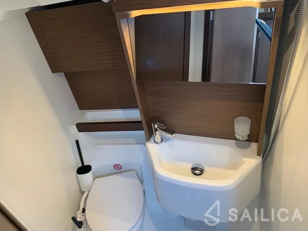 Oceanis 51.1 - Yacht Charter Sailica