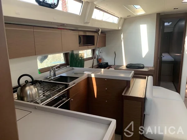 Oceanis 51.1 - Yacht Charter Sailica