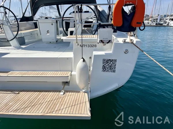 Oceanis 51.1 - Yacht Charter Sailica
