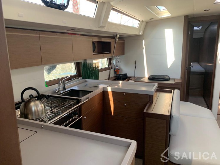 Oceanis 51.1 - Yacht Charter Sailica