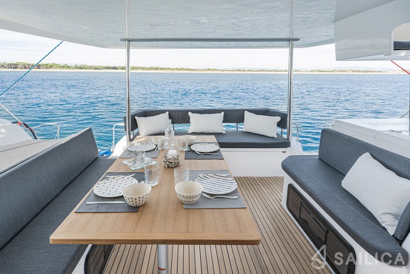 Aventura 37 - Yacht Charter Sailica