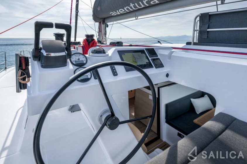 Aventura 37 - Yacht Charter Sailica