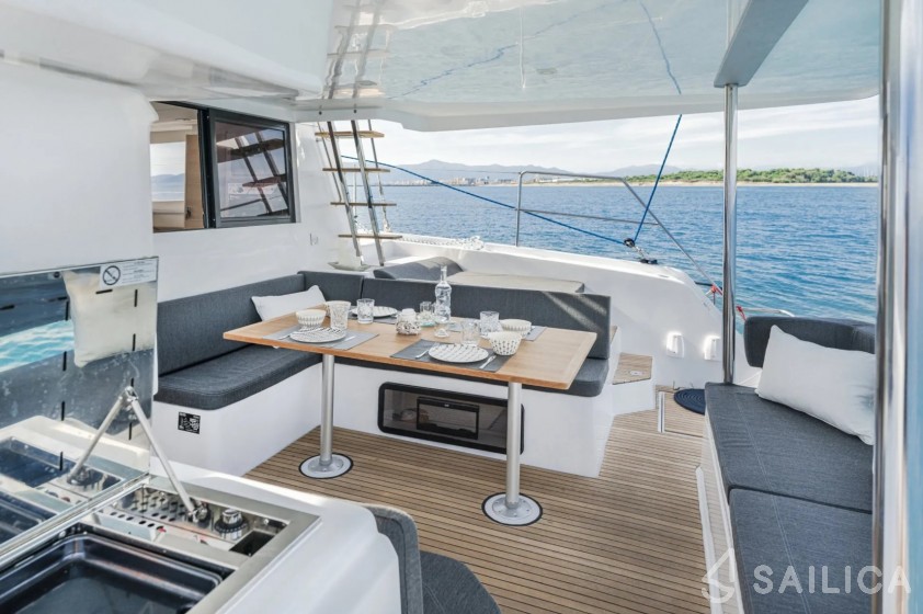 Aventura 37 - Yacht Charter Sailica