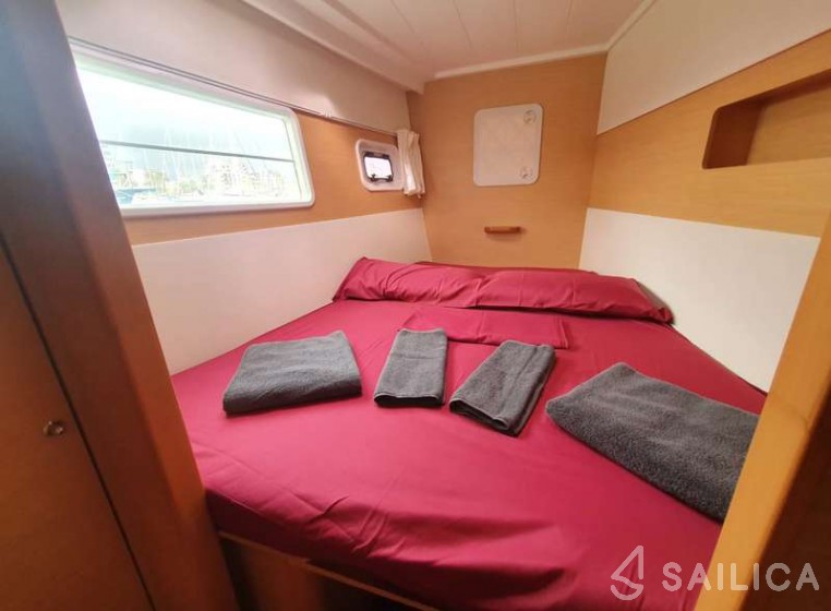 Lagoon 400 - Yacht Charter Sailica