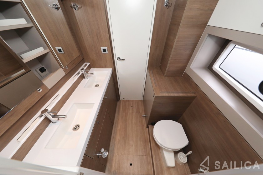 Bali 4.2 - Yacht Charter Sailica