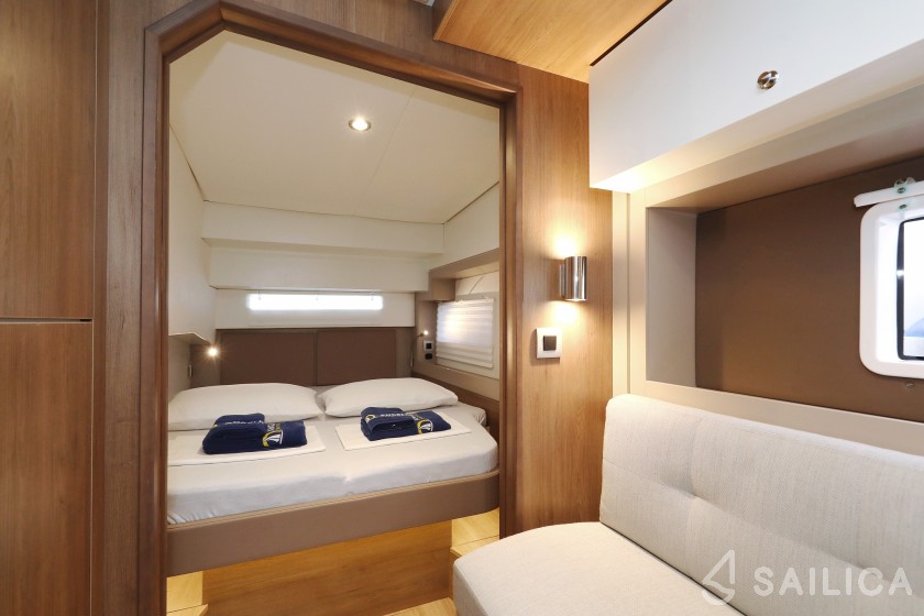 Bali 4.2 - Yacht Charter Sailica
