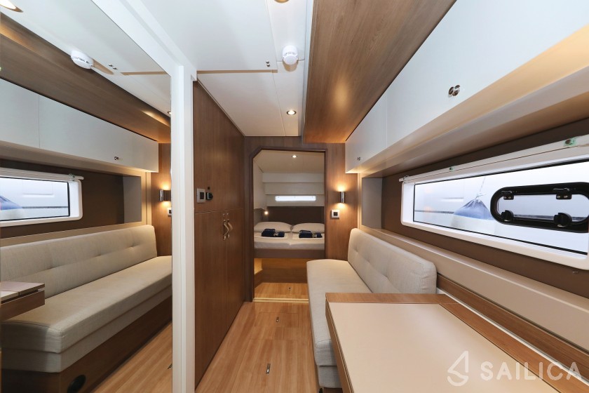 Bali 4.2 - Yacht Charter Sailica