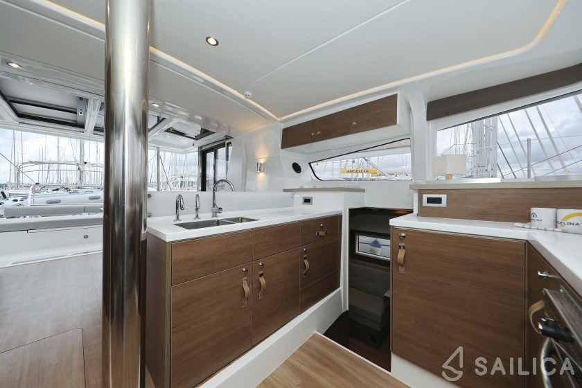 Bali 4.2 - Yacht Charter Sailica