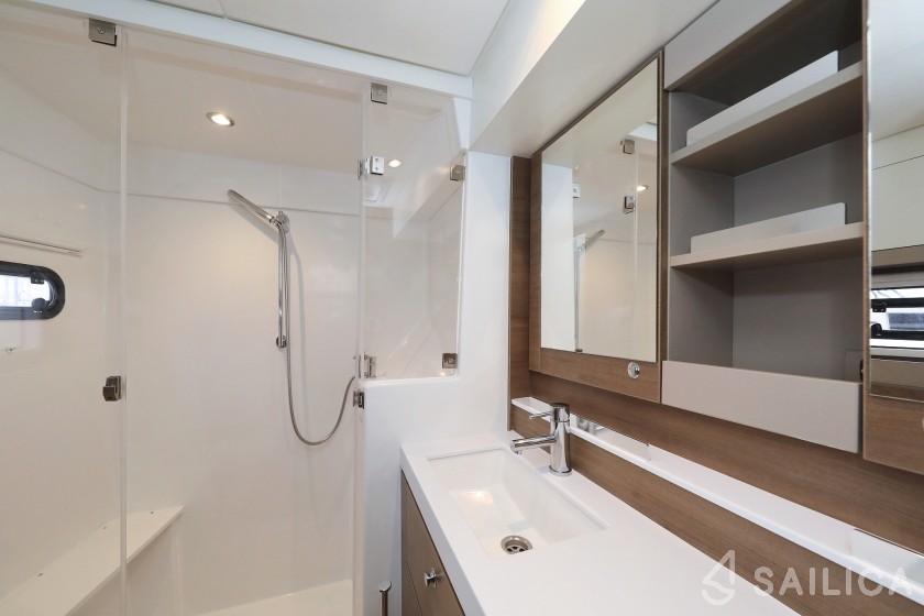 Bali 4.2 - Yacht Charter Sailica
