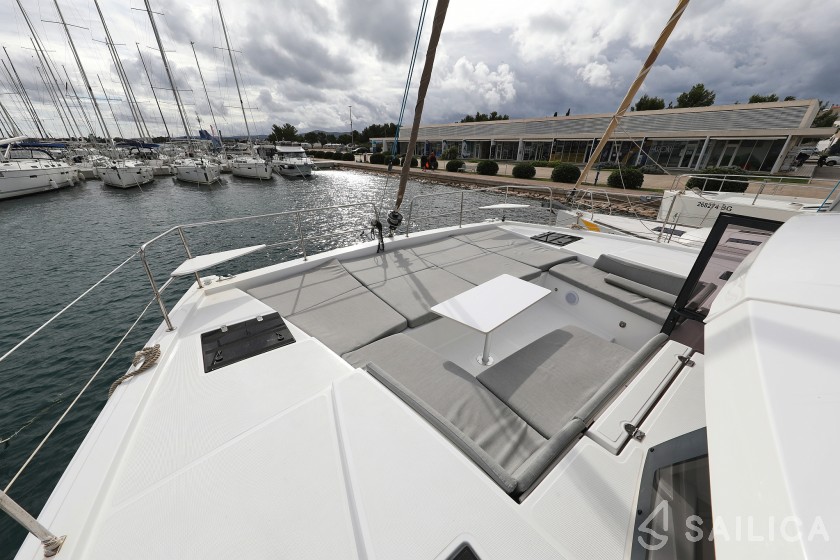 Bali 4.2 - Yacht Charter Sailica