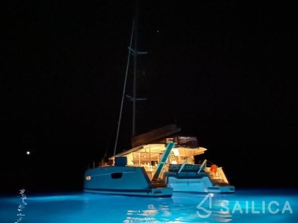 Astréa 42 - Yacht Charter Sailica