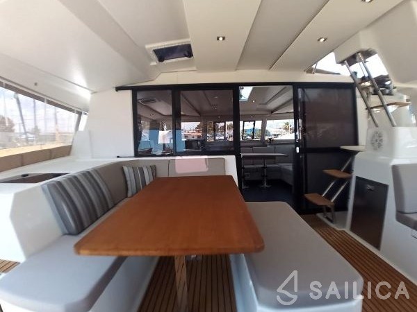 Astréa 42 - Yacht Charter Sailica