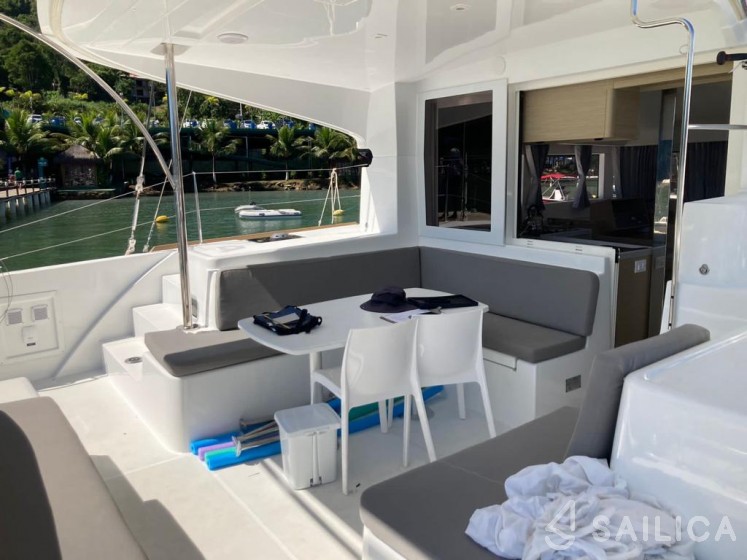 Lagoon 40 - Yacht Charter Sailica