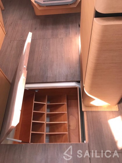 Sun Odyssey 410 - Yacht Charter Sailica